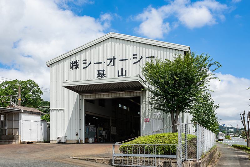 最新設備を備えた工場は、高い品質管理体制を構築